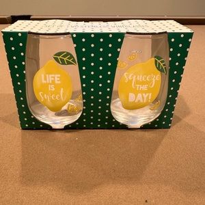 Set of two stemless wine glasses